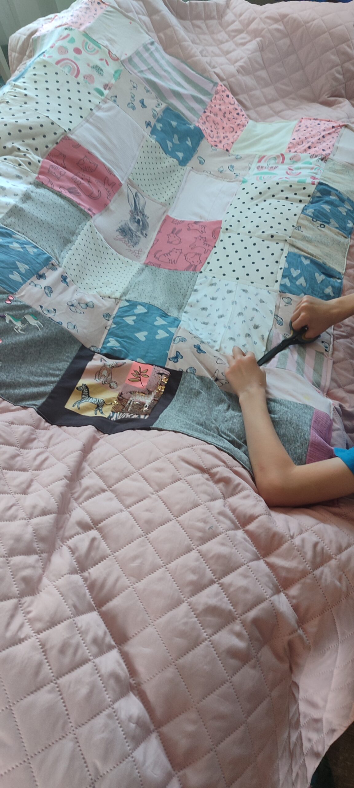 Narzuta PATCHWORK - z ubranek dziecięcych lub sentymentalnych tkanin :) - obrazek 2