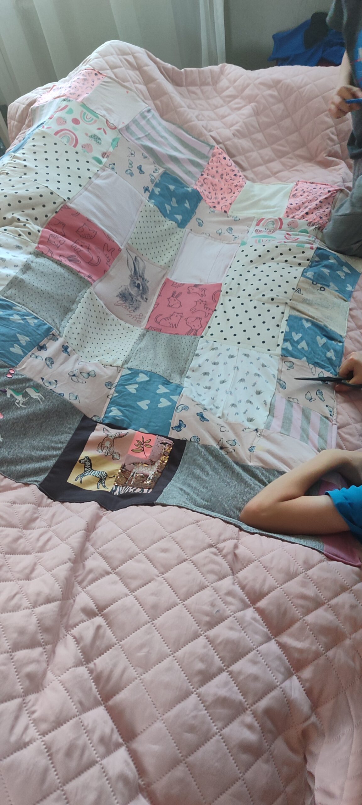 Narzuta PATCHWORK - z ubranek dziecięcych lub sentymentalnych tkanin :) - obrazek 3